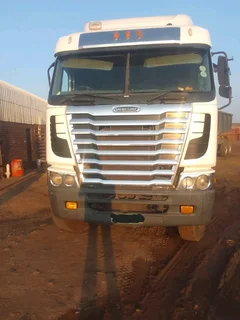 White freightliner truck