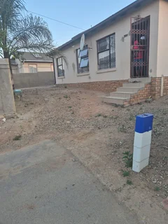3bed 1 bath house for sale at Kyasands Randburg