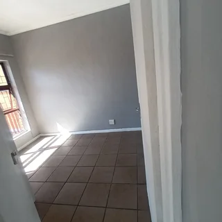 BRACKENFELL - 2 BEDROOM APARTMENT