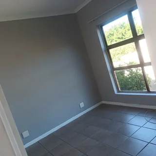 NEAT 2 BEDROOM APARTMENT