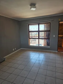 NEAT 2 BEDROOM APARTMENT