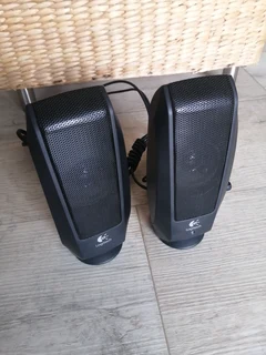 Logitech PC Speaker set (Great condition) R200