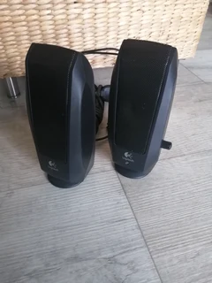 Logitech PC Speaker set (Great condition) R200