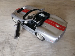 Burago SHelby Series 1 1999 1/18 Made in Italy R600
