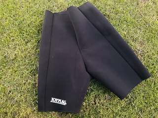 Short wetsuit trunks (Great condition) R100