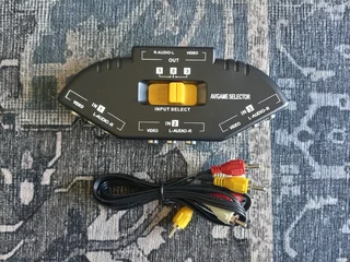  3-Way AV / Game Selector Switch with RCA Cable R100