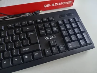 Wired Keyboard (NEW in box) R100