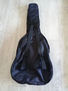 Padded Acoustic Guitar bag (Good condition) R250