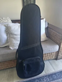 Acoustic Guitar Soft Case (Good Condition) R500 NEG