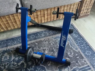 Fluid Cycling trainer (Great condition) R650 NEG