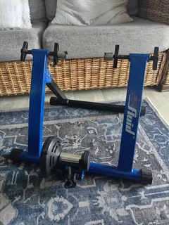 Fluid Cycling trainer (Great condition) R650 NEG