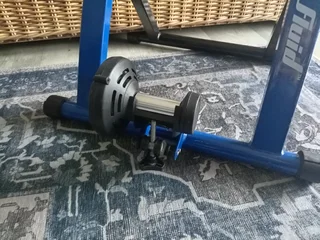 Fluid Cycling trainer (Great condition) R650 NEG