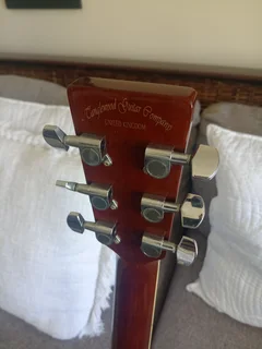 Tanglewood Discovery DLX Acoustic Guitar (Great condition) R1600 NEG