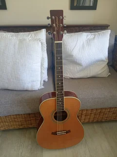 Tanglewood Discovery DLX Acoustic Guitar (Great condition) R1600 NEG
