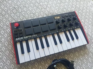 Akai MPK Mini 3 (Great condition) R1600 NEG