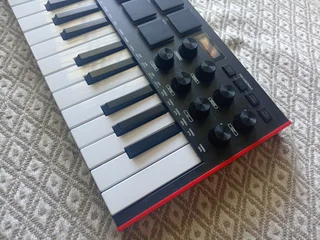 Akai MPK Mini 3 (Great condition) R1600 NEG