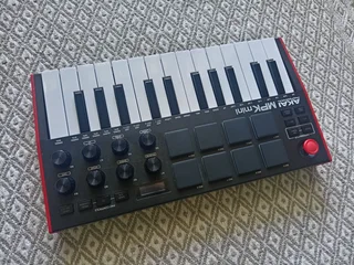 Akai MPK Mini 3 (Great condition) R1600 NEG