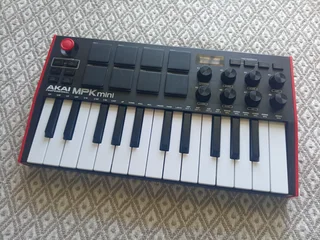 Akai MPK Mini 3 (Great condition) R1600 NEG