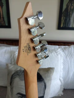 Cort X-2 &amp; Laney amp bundle (Fantastic condition) R3500 NEG