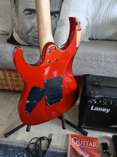 Cort X-2 &amp; Laney amp bundle (Fantastic condition) R3500 NEG