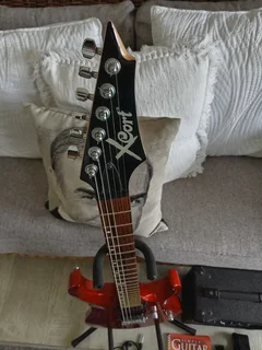 Cort X-2 &amp; Laney amp bundle (Fantastic condition) R3500 NEG