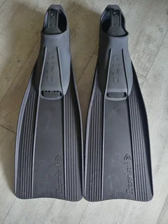 Cressi Clio Diving Fins – R400 NEG