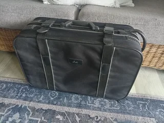 Lido Medium Suitcase (Good condition) R300