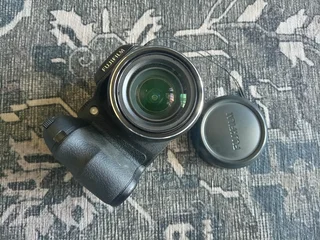 Fujifilm FinePix S2000HD Digital Camera (Great condition) R800 NEG