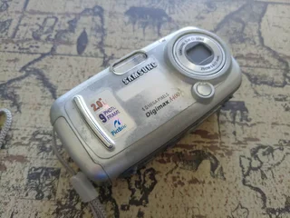 Samsung Digimax A400 Digital Camera – With Case R400 NEG