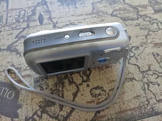 Samsung Digimax A400 Digital Camera – With Case R400 NEG