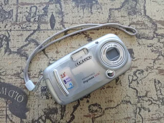 Samsung Digimax A400 Digital Camera – With Case R400 NEG