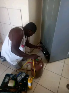 FRIDGES REPAIR AND REGAS ONSITE