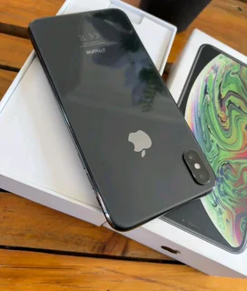 iPhone XS max 64gb still original apple Part never been repaired