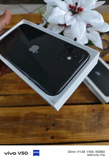 iPhone 11 64gb excellent condition