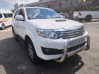 Toyota fortuner diesel auto 2011