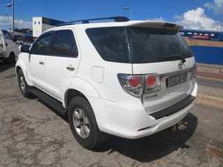 Toyota fortuner diesel auto 2011