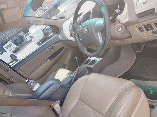 Toyota fortuner diesel auto 2011