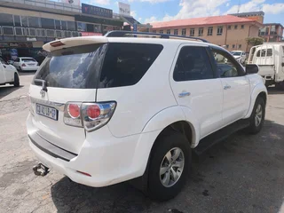 Toyota fortuner diesel auto 2011