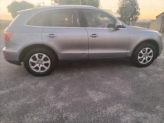 2010 Audi Q5 2.0T Quattro A/T
