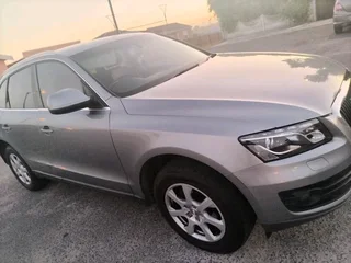 2010 Audi Q5 2.0T Quattro A/T