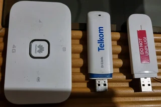 3x Mobile wifi routers