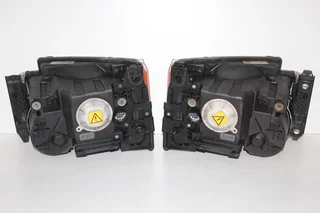 LANDROVER DISCOVERY 3 ORIGINAL, USED  XENON HEADLIGHTS FOR SALE
