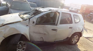 RENAULT DUSTER STRIPPING FOR SPARES
