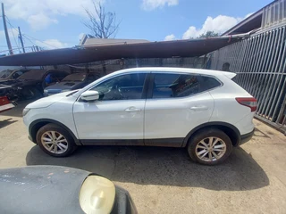 QASHQAI STRIPPING FOR SPARES