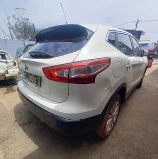 QASHQAI STRIPPING FOR SPARES