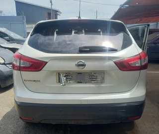 QASHQAI STRIPPING FOR SPARES