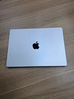 MacBook Pro M3 PRO  Chip / 512GB SSD 18GB RAM