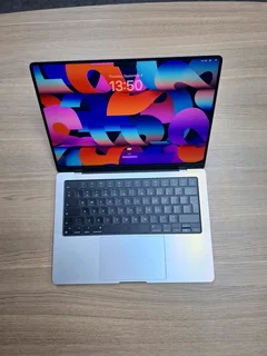 MacBook Pro M3 PRO  Chip / 512GB SSD 18GB RAM