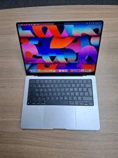 MacBook Pro M3 PRO  Chip / 512GB SSD 18GB RAM