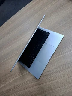 MacBook Pro M3 PRO  Chip / 512GB SSD 18GB RAM